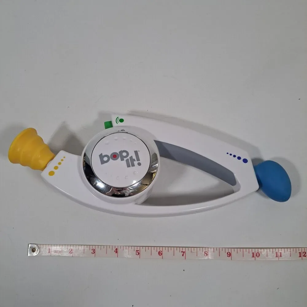 Hasbro 2008 Bop It! Talking Handheld Electronic Game White Works Shout Reflex